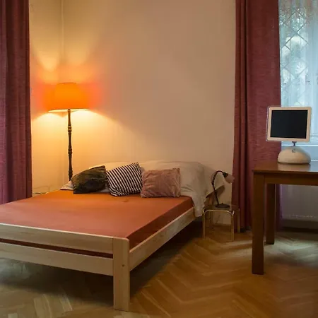 Apartament Oficerski, Al.beliny-prazmowskiego 44 アパート